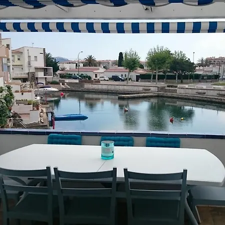 Port Petit Casa Al Canal Casa de Férias