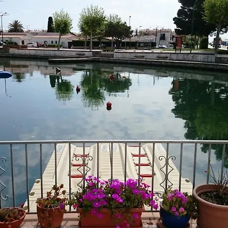 Port Petit Casa Al Canal * Empuriabrava